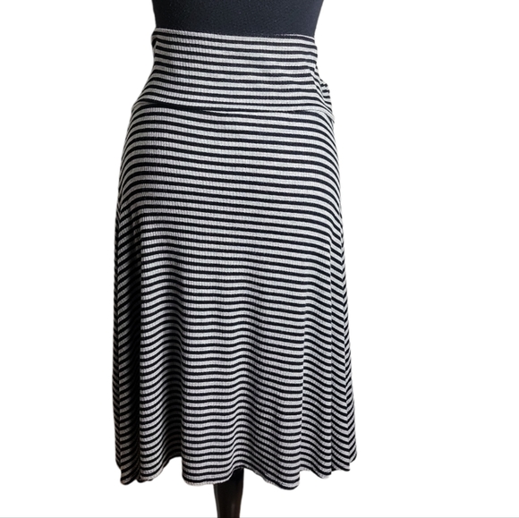 Lularoe gray black ribbed stripe A line skirt size medium - Picture 2 of 6